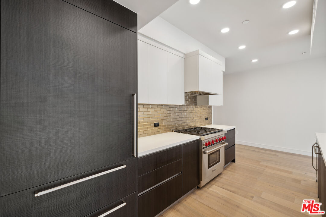 505 S Barrington Ave Unit: 109