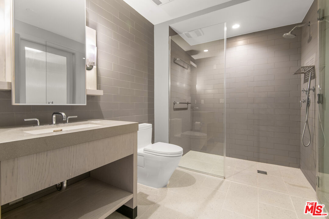 10777 Wilshire Blvd Unit: 206