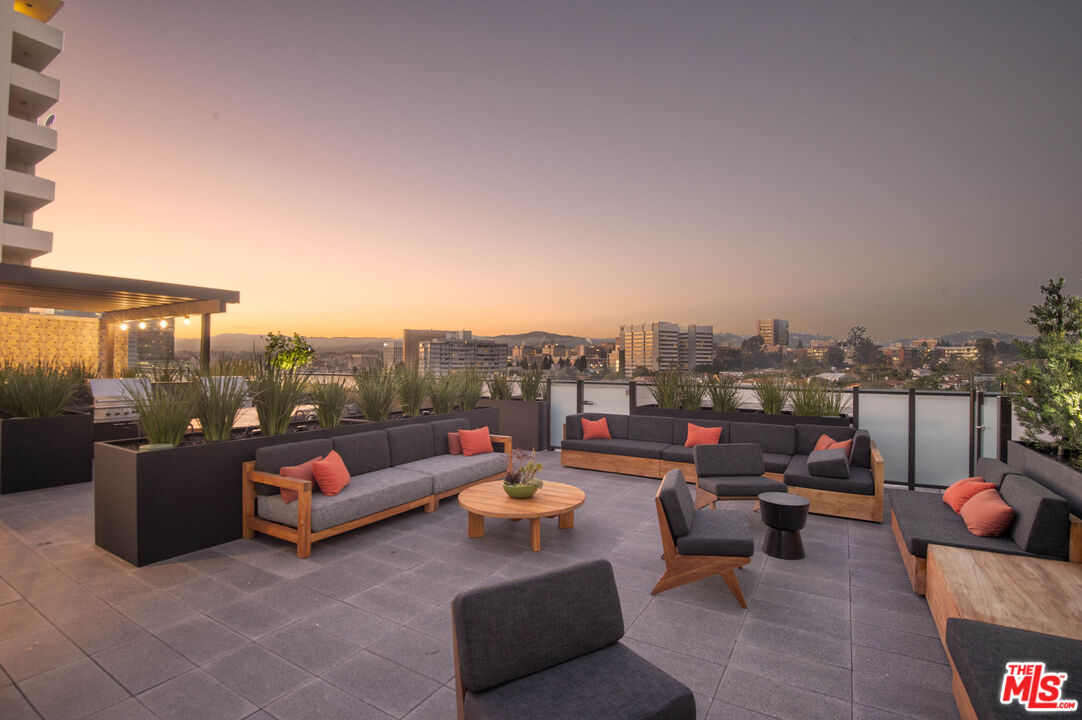 10777 Wilshire Blvd Unit: 206