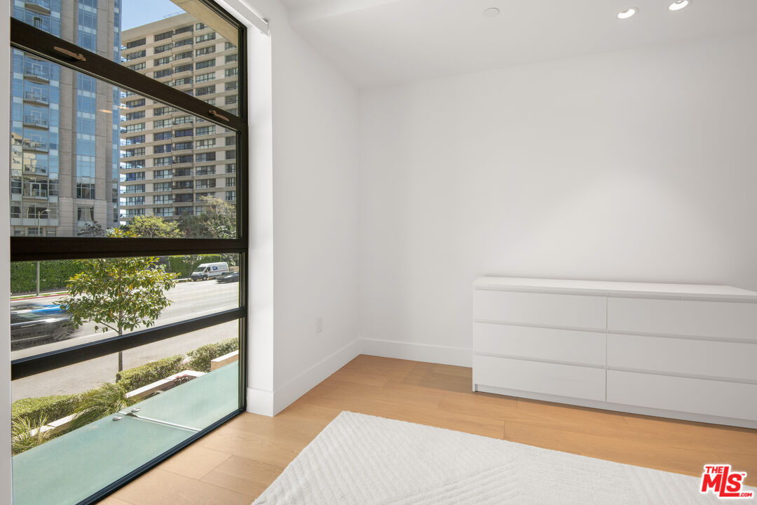 10777 Wilshire Blvd Unit: 206