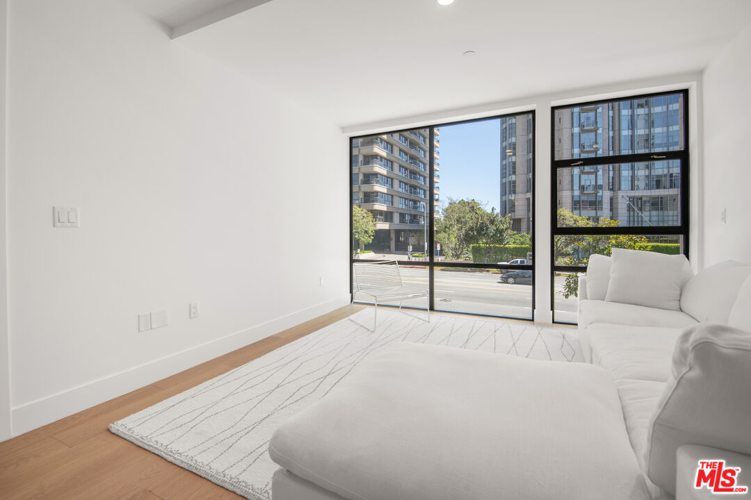 10777 Wilshire Blvd Unit: 206