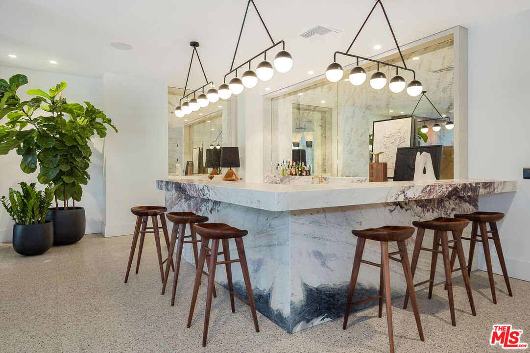 10777 Wilshire Blvd Unit: 206