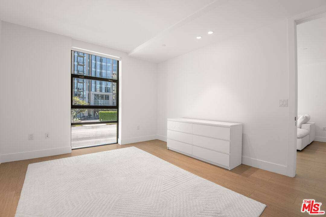 10777 Wilshire Blvd Unit: 206