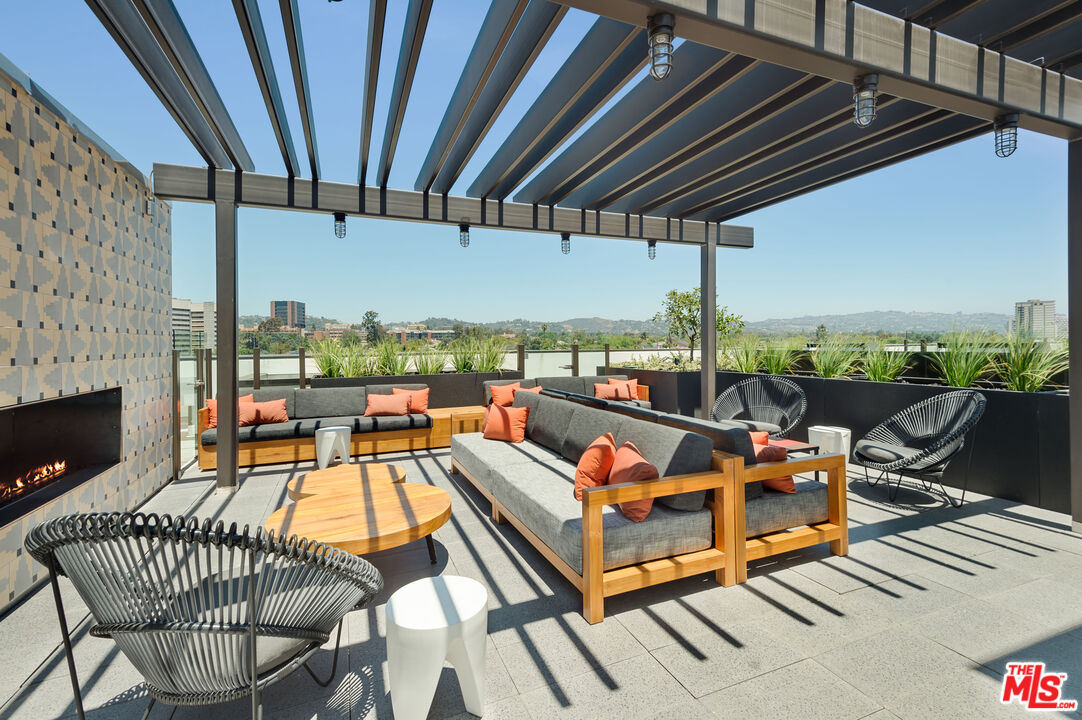 10777 Wilshire Blvd Unit: 206