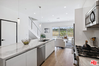 957 Figueroa Ter Unit: 310
