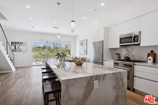 957 Figueroa Ter Unit: 310