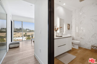 957 Figueroa Ter Unit: 310