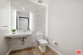 957 Figueroa Ter Unit: 310