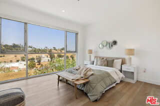 957 Figueroa Ter Unit: 310