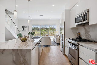 957 Figueroa Ter Unit: 310