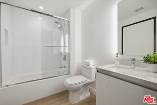 957 Figueroa Ter Unit: 310
