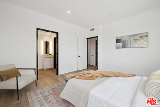957 Figueroa Ter Unit: 310