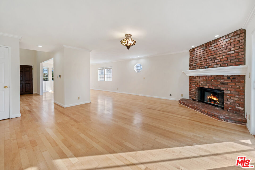 807 E Orange Grove Ave