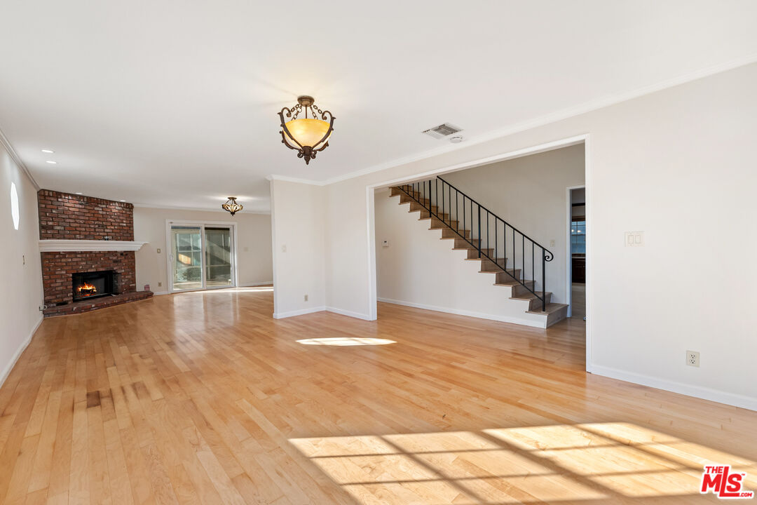 807 E Orange Grove Ave