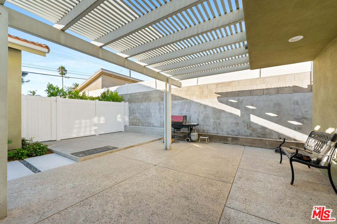 807 E Orange Grove Ave
