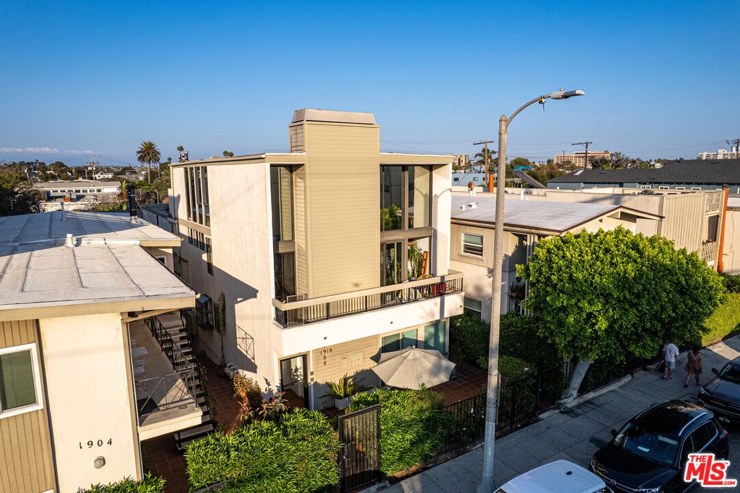 1904 Pacific Ave