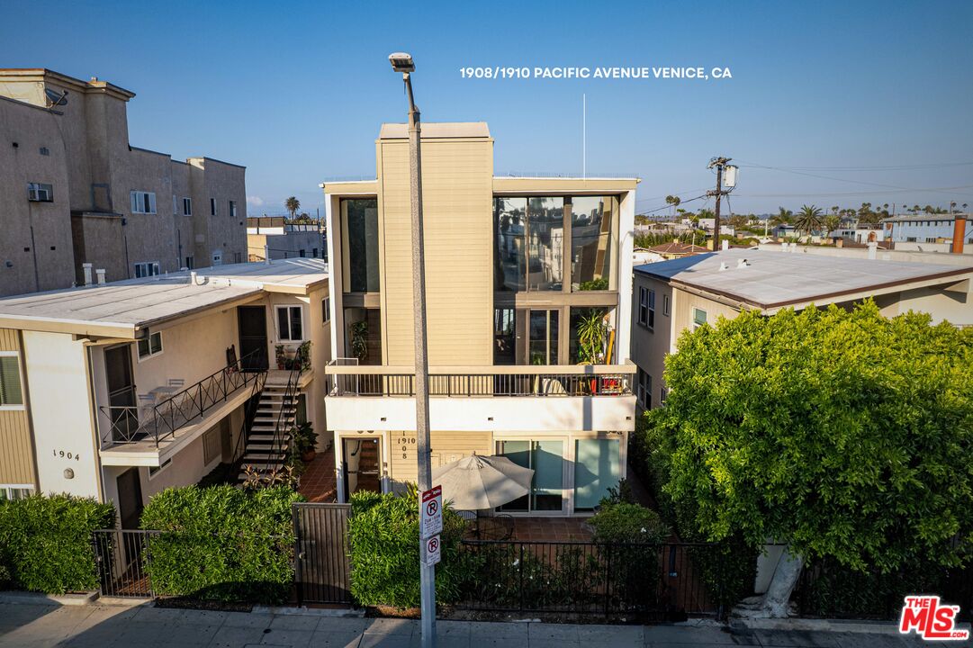 1908 Pacific Ave