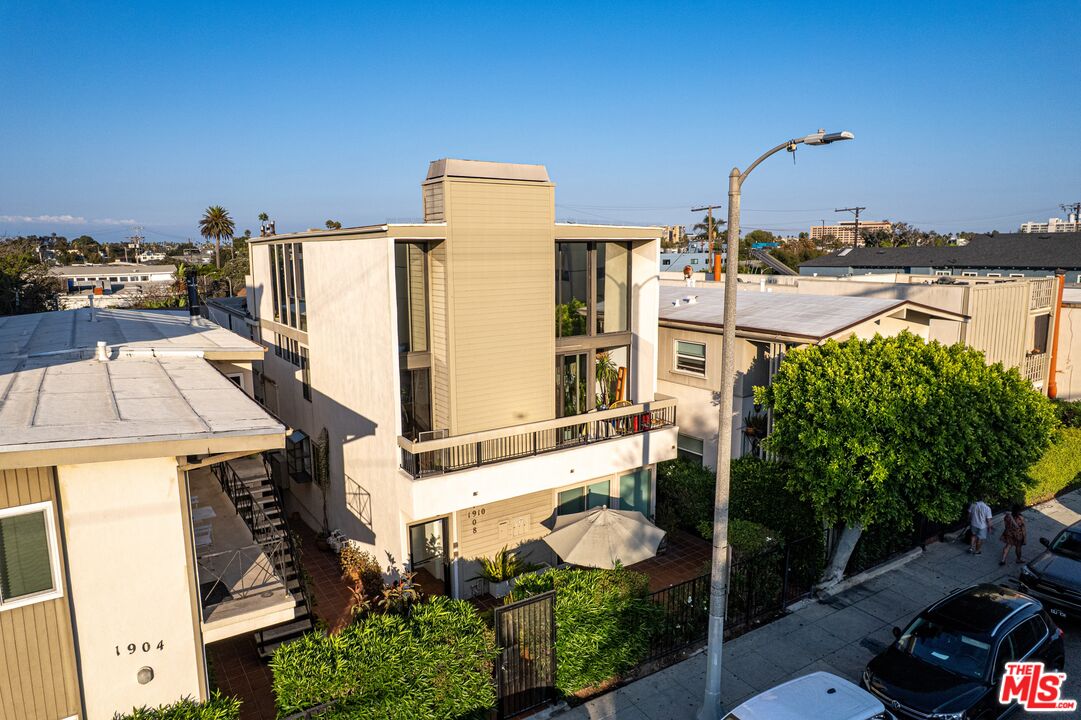 1908 Pacific Ave