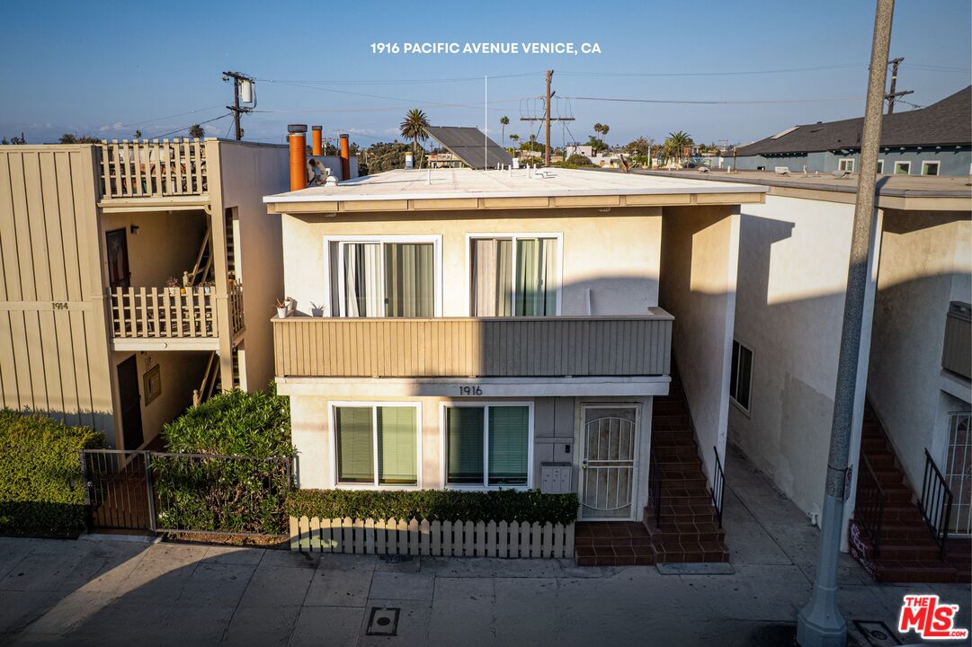1916 Pacific Ave