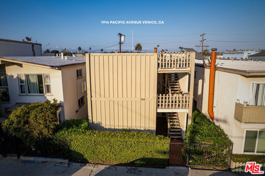 1916 Pacific Ave