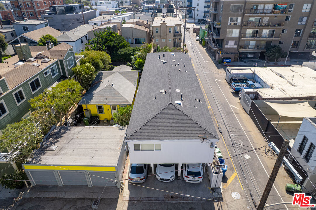 11 20th Ave