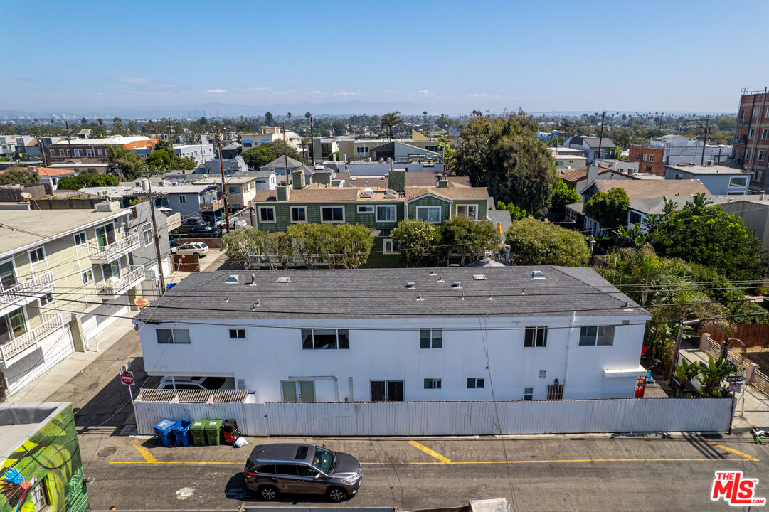11 20th Ave