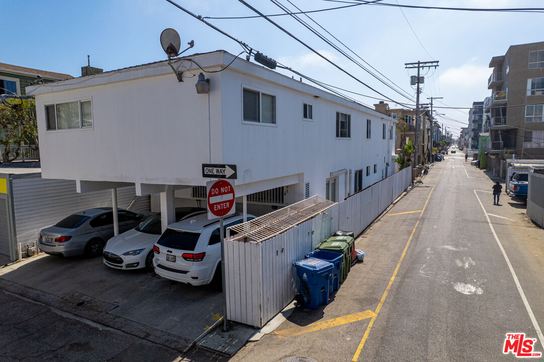 11 20th Ave