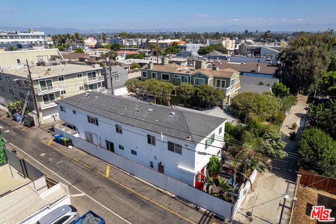 11 20th Ave