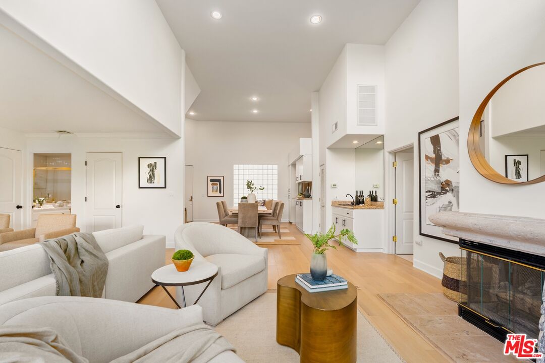 390 S Sepulveda Blvd Unit: 409