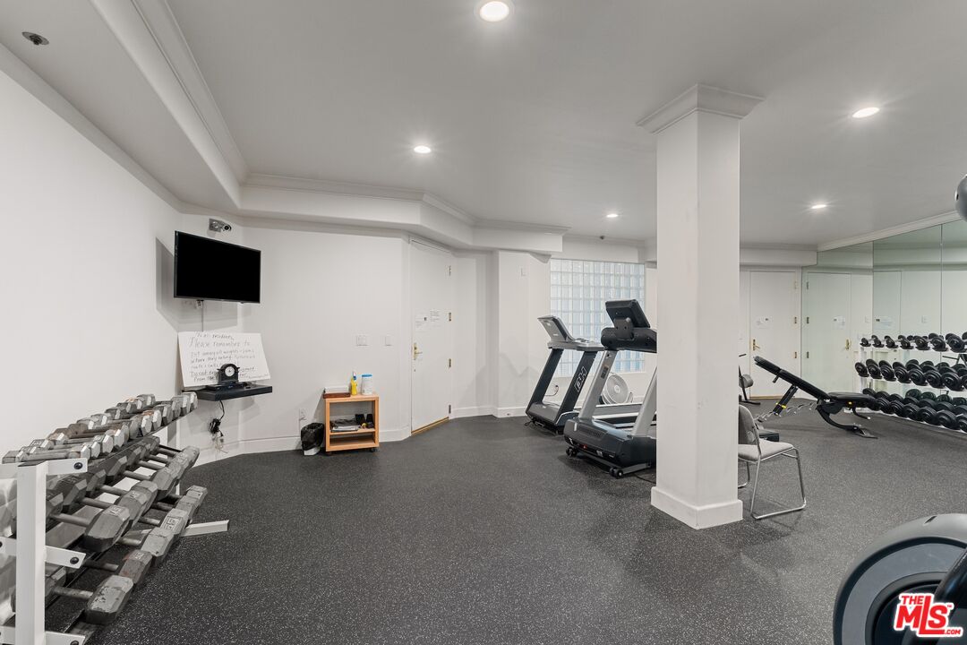 390 S Sepulveda Blvd Unit: 409