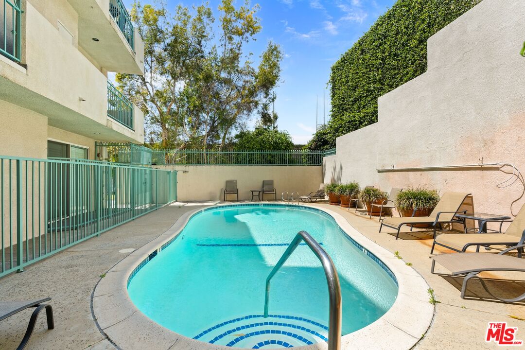 390 S Sepulveda Blvd Unit: 409