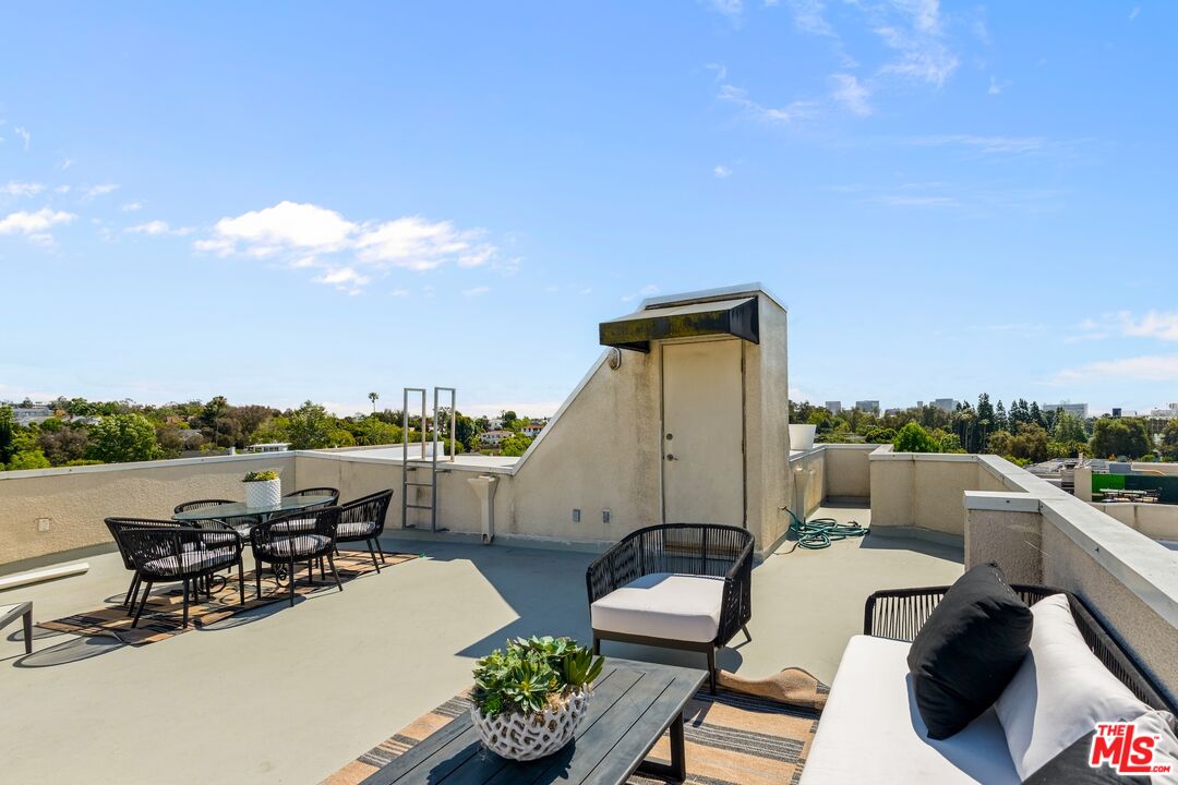 390 S Sepulveda Blvd Unit: 409