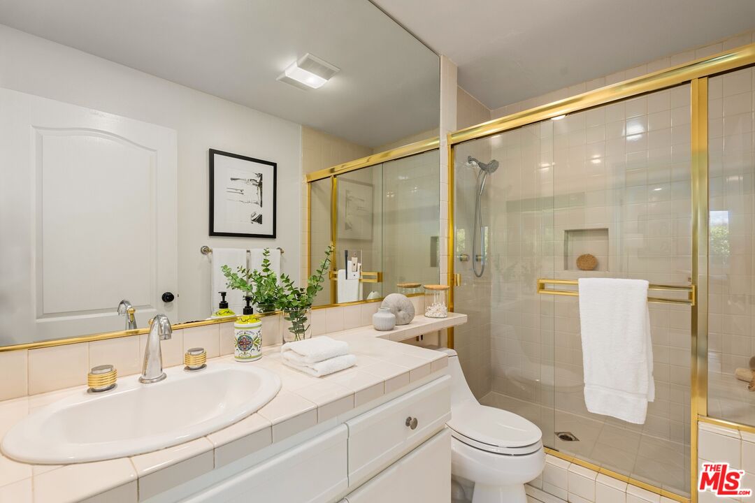 390 S Sepulveda Blvd Unit: 409