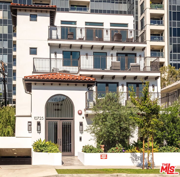 10725 Ashton Ave Unit: 401