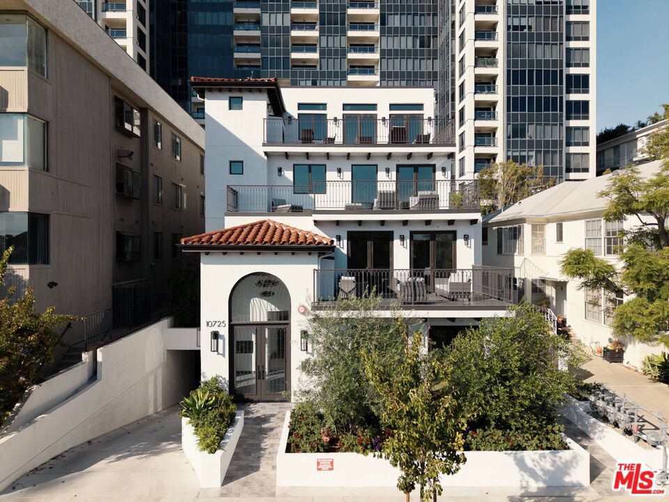 10725 Ashton Ave Unit: 301