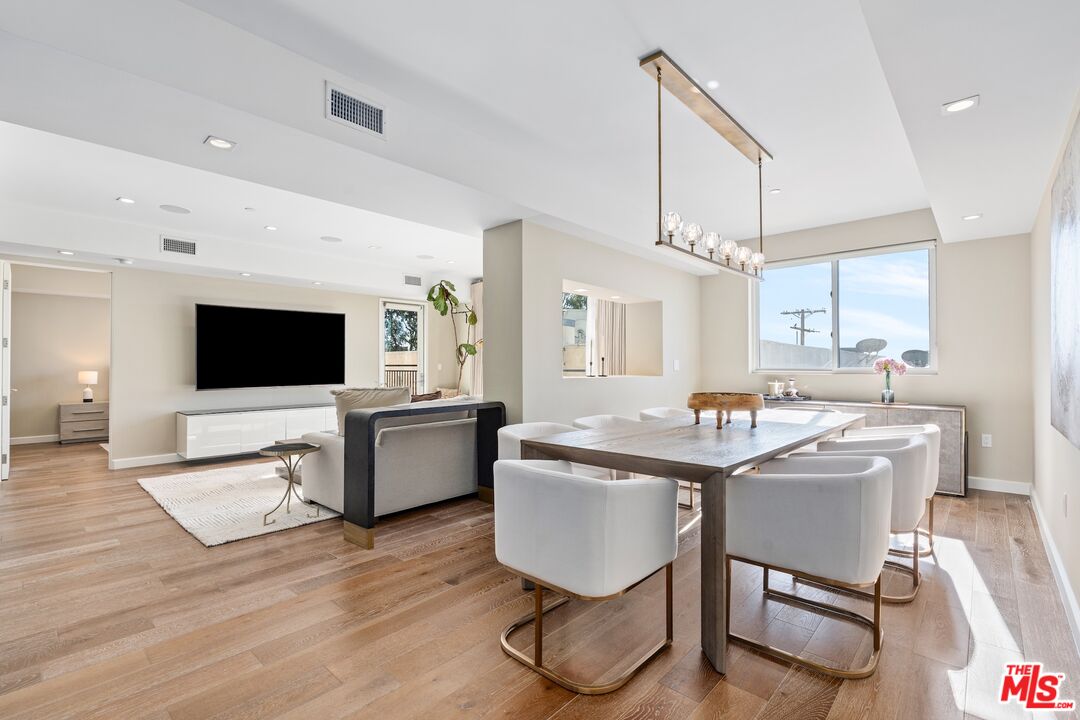 441 S Barrington Ave Unit: 402