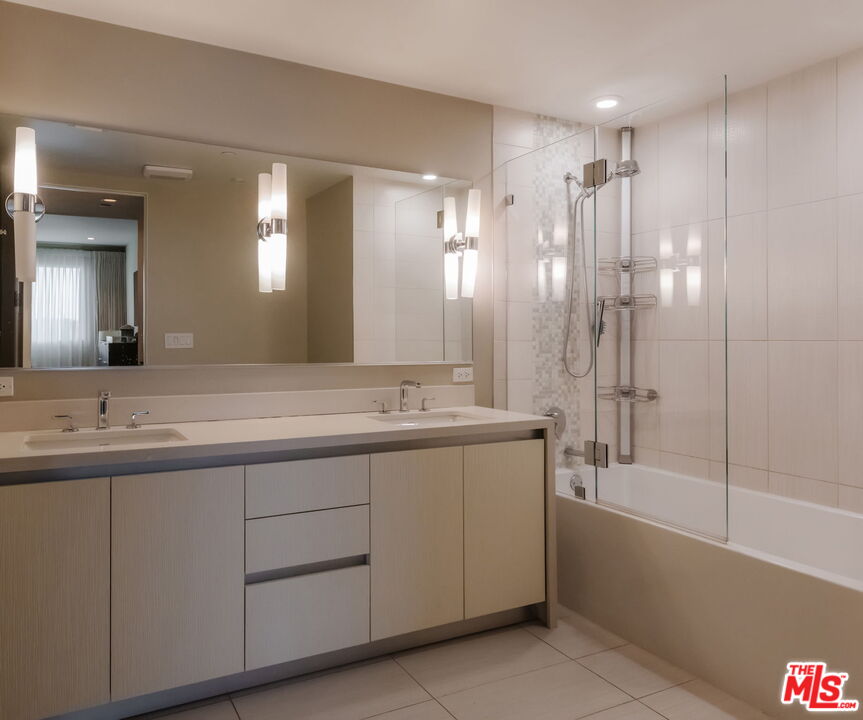 441 S Barrington Ave Unit: 402