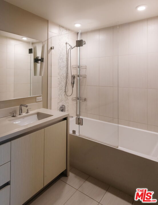 441 S Barrington Ave Unit: 402