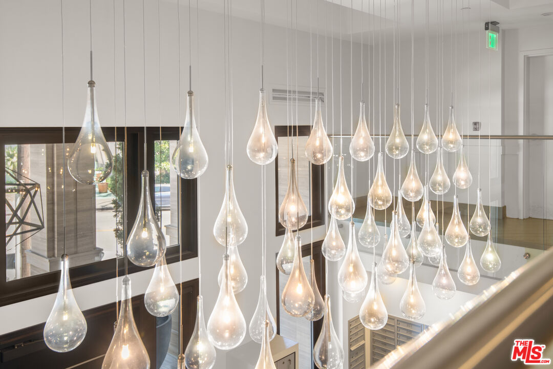 441 S Barrington Ave Unit: 402