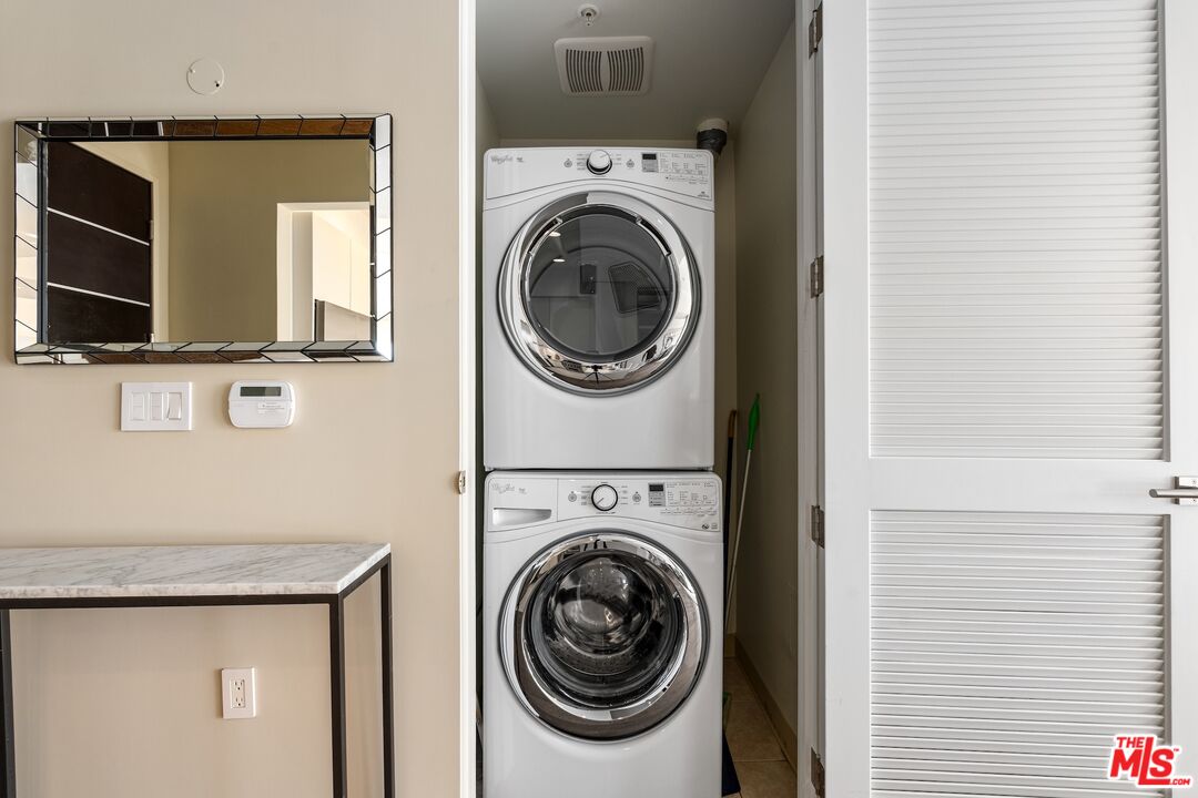 441 S Barrington Ave Unit: 402