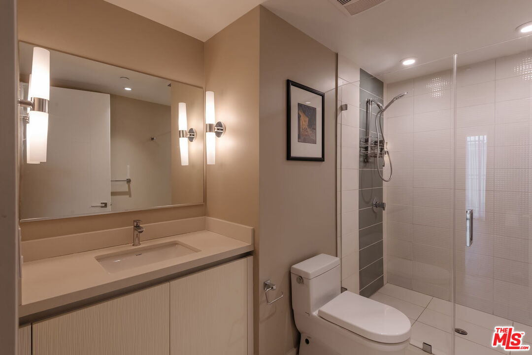 441 S Barrington Ave Unit: 402