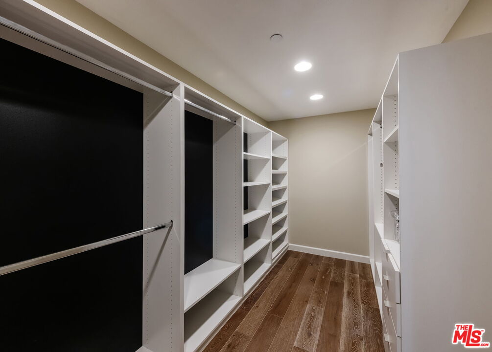 441 S Barrington Ave Unit: 402