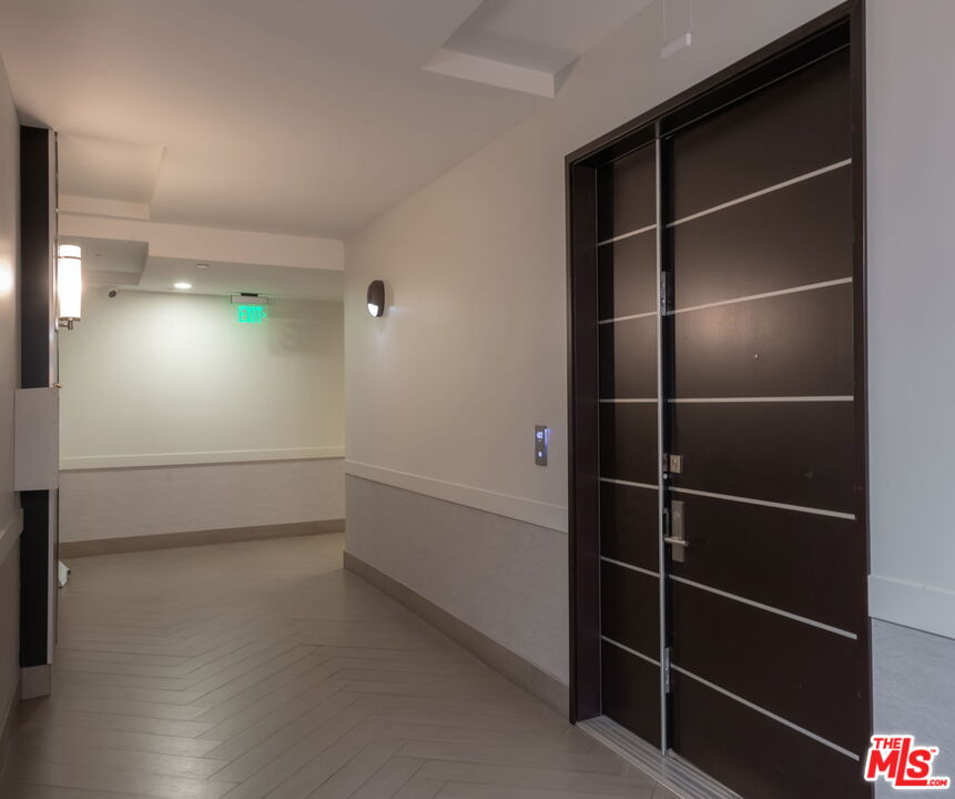 441 S Barrington Ave Unit: 402