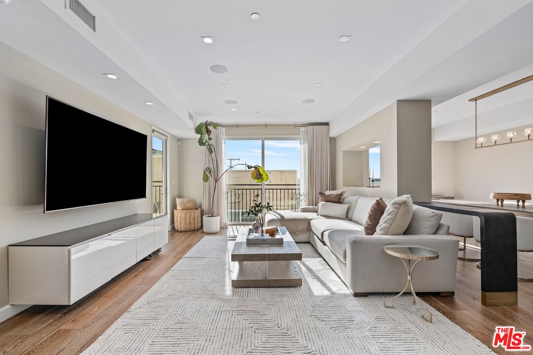 441 S Barrington Ave Unit: 402