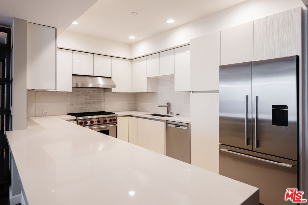 441 S Barrington Ave Unit: 402