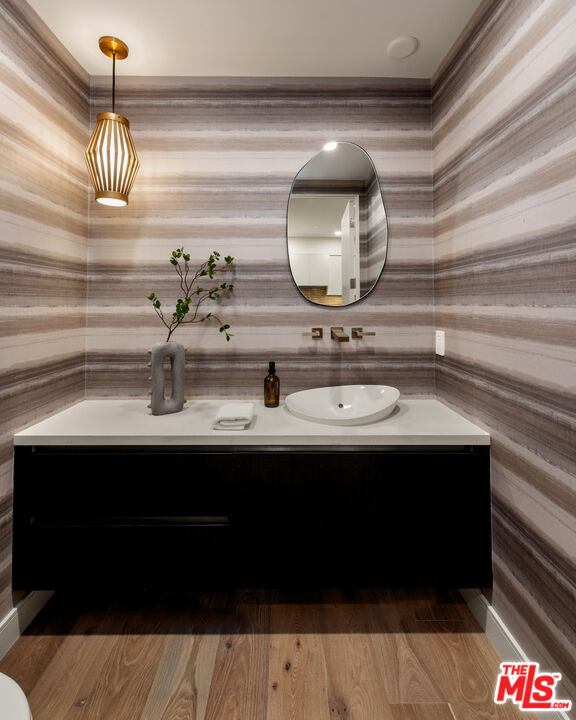 505 S Barrington Ave Unit: 303