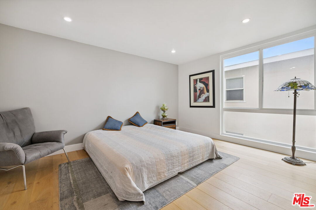 11687 Montana Ave Unit: 101