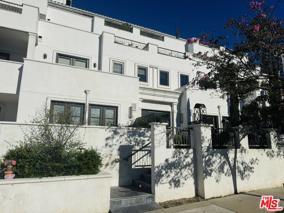 10647 Ashton Unit: 203