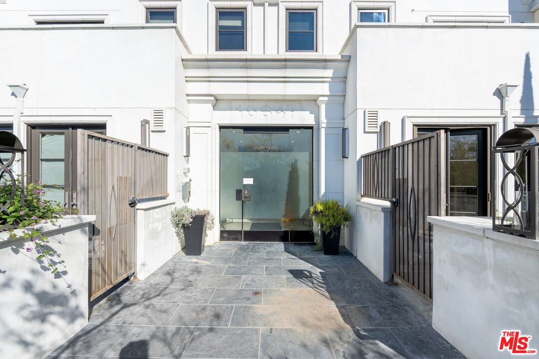 10647 Ashton Unit: 203