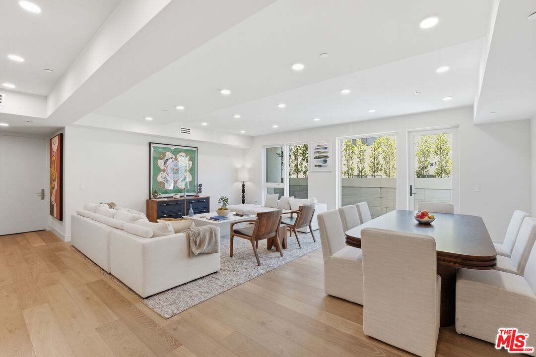 505 S Barrington Ave Unit: 104